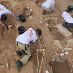 Visite d'un chantier de fouilles au cœur d'une nécropole pour les Journées de l'Archéologie