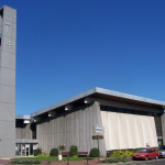Cette ville des Yvelines abrite une étonnante église moderne faite de béton