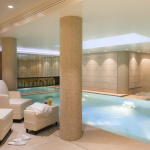 Saint Valentin 2021 à Paris : soirée champagne & macarons et détente au SPA dans un hôtel parisien