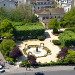 Square René-Viviani, an unusual garden where the oldest tree in Paris is found