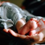 Covid-19 : flambée des hospitalisations de nourrissons, le variant Delta un danger pour les bébés ? 