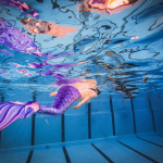 Nuit Blanche 2026 : Annette Messager transforme une piscine parisienne en installation peuplée de sirènes