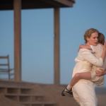 Hold Your Breath : Sarah Paulson face à une menace surnaturelle dans un thriller psychologique sur Disney+