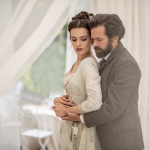 Eiffel : le biopic romantique avec Romain Duris et Emma Mackey