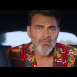 Vacances forcées : Clovis Cornillac dans une comédie de cohabitation inattendue