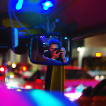 Raphaël explore la mémoire et l’illusion avec Karaoké aux Bouffes du Nord