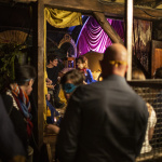 Close, le spectacle immersif de retour à Paris à la Cartonnerie