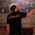 Fabrice Éboué au Point Virgule avec son spectacle Adieu hier en juillet 2022