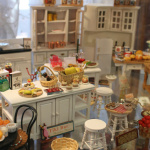 Pain d'épices : cette boutique du passage Jouffroy cache un monde miniature et des jouets à l'ancienne