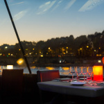 Saint-Valentin 2024 : un dîner romantique sur l'eau à bord des Bateaux Parisiens