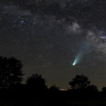 La comète Lemmon visible dans le ciel à l'œil nu, quand et comment l'observer ?