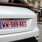 Pourquoi des plaques d'immatriculation roses vont-elles être visibles sur les routes dès le 1er janvier ?