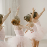 Faites danser vos enfants sur le thème des sorciers ou de Barbie, au Studio Danse Energie