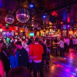 Un super lieu de fête : un pub, une discothèque et speakeasy-bar caché dans une chapelle souterraine