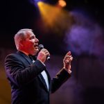 Concert hommage à Frank Sinatra : The Voice is Back à la Salle Pleyel - FDJ Concert Sinatra  75A2875 Justine Delmottecopyright associé   © Ville de Saint Raphaël – Justine Delmotte