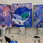 À Paris, Yoyo Maeght dévoile son nouveau coup de cœur artistique : le peintre Sergiu Ciochina. 