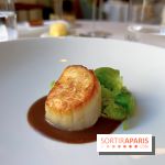Alliance - Noix de Saint-Jacques à l'unilatéral, chou de Bruxelles, sauce réduite au vin rouge et barbes