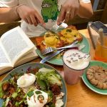 Pingwoo, le restaurant-café fleuri aux lattés chats craquants 