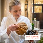 Pâques 2025 : l'oeuf ail noir original du Peninsula Paris par Anne Coruble 