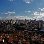 Covid: le Conseil scientifique craint "un risque d’extension du variant brésilien" cet été en France