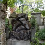 Connaissez-vous l’histoire de cette mystérieuse tombe cryptée au Père Lachaise ?