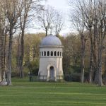Cet étrange monument au cœur d'un parc municipal est en réalité le Mausolée d'une baronne
