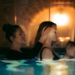 Insolite : une initiation au massage bébé dans un spa aquatique à Paris