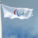 Jeux Paralympiques : qui est John McFall, l'astronaute qui a apporté le drapeau paralympique ?