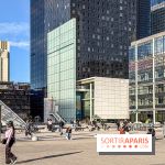 Cette église moderne, au milieu des gratte-ciel, surprend par son architecture