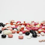 Coronavirus : les pistes de traitements et vaccins en France et dans le monde