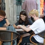 Coronavirus : Olivier Véran met en garde et appelle les jeunes à la vigilance