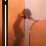 Mémoire de fille : adaptation contemporaine au Théâtre des Abbesses