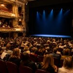 Salle de spectacle parisienne avant une représentation