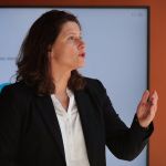 Coronavirus : pour le sport "sans vaccin, pas de retour à la normale" prévient Roxana Maracineanu 