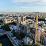 Notre-Dame : une banderole de Greenpeace interpelle le gouvernement sur le climat 