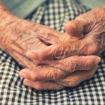 Covid : le protocole dans les Ehpad assoupli pour les fêtes de fin d'année 