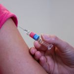 Covid : la campagne de vaccination commence à Sevran et Dijon en France
