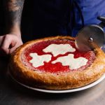 La galette des Rois 2025 de La Felicita en trompe-l'œil de pizza