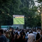 Une fan zone verdoyante à l'Hippodrome ParisLongchamp pour France-Maroc et la demi-finale
