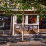 Le CiNey, un cinéma de quartier avec épicerie solidaire et restaurant dans le 18e arrondissement