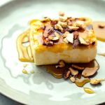 La recette de la feta au miel du Péloponnèse de Juan Arbelaez