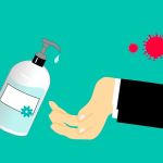 Des distributeurs de gel hydroalcoolique installés sur les abribus et les toilettes publiques