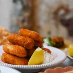 La recette des frites d'halloumi de Chloé Monchalin, cheffe du Grand Café d'Athènes