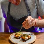 La recette de la tartine carotte, feta et miel d'Antonin Bonnet, chef de Quinsou