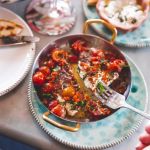 La recette de la feta psiti de Chloé Monchalin chez Filakia