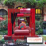 Plaza Athénée : une installation design XXL gratuite signée Uchronia exposée dans la cour du palace