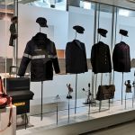 Sous toutes les coutures : une exposition sur le vêtement de travail au Musée Postal