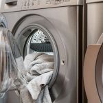 Coronavirus : comment laver son linge pour éliminer le virus ?