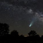 La comète Lemmon visible dans le ciel à l'œil nu, quand et comment l'observer ?