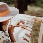 JEMA 2026 : apprenez à utiliser un métier à tisser dans un atelier du 20e